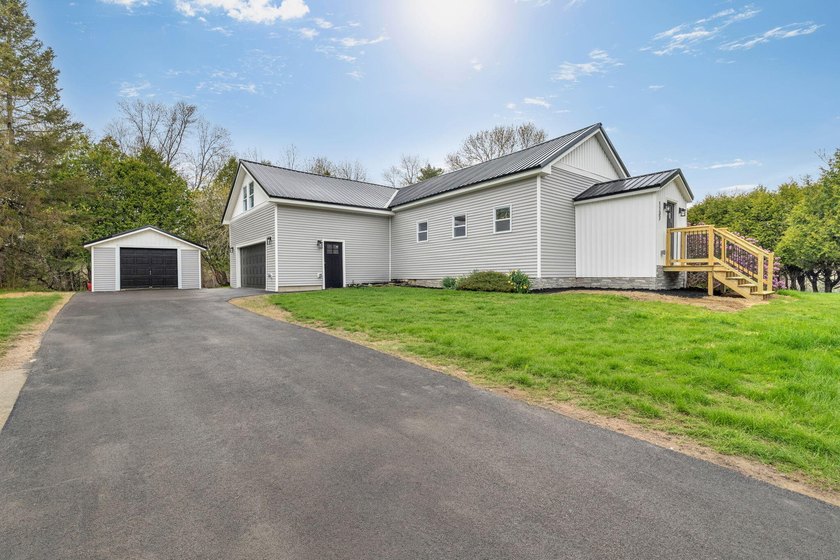 Fully renovated and move-in ready, this stylish yet cozy home - photo 48