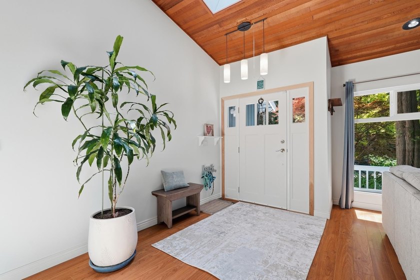 Welcome to this beautifully renovated home in the heart of Ocean - photo 4