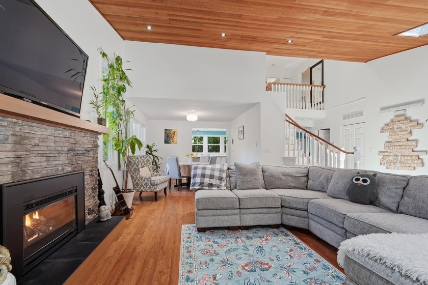 Welcome to this beautifully renovated home in the heart of Ocean - photo 8