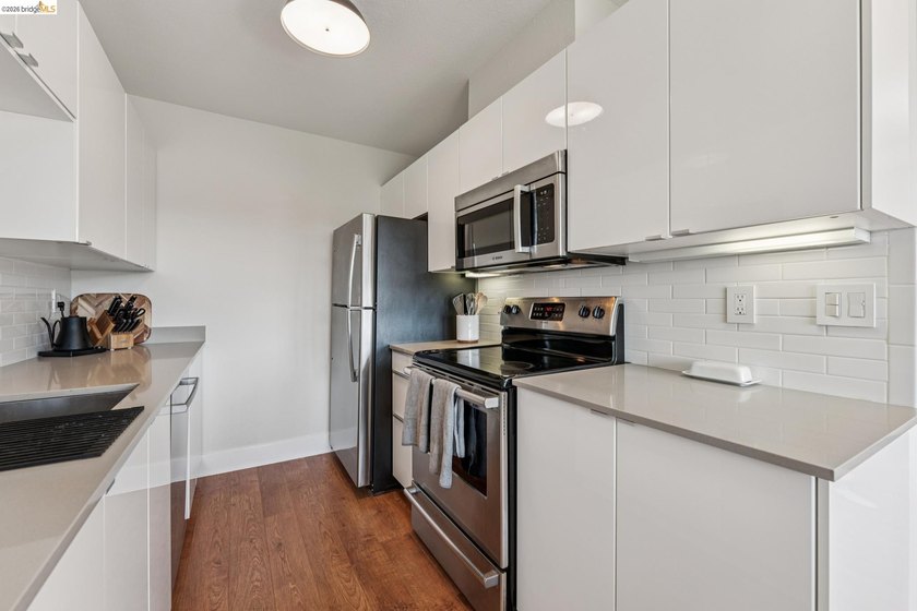 View, view, and more views! Welcome to 194 Lakeshore Ct, a - photo 10