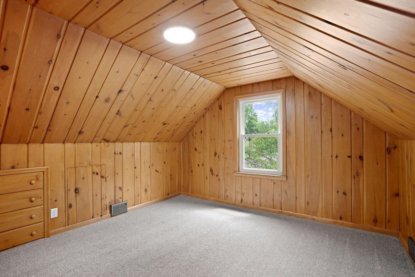 Fresh renovations and a thoughtful layout make this 3-bedroom - photo 25