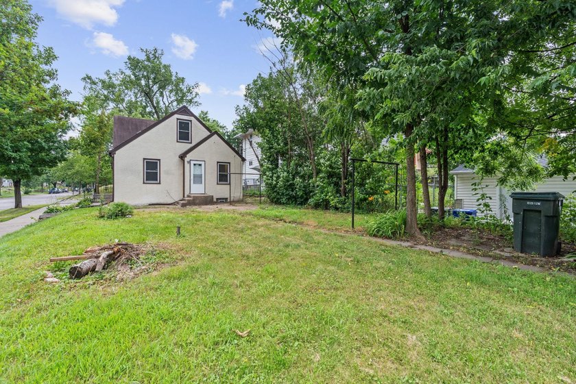 Fresh renovations and a thoughtful layout make this 3-bedroom - photo 29