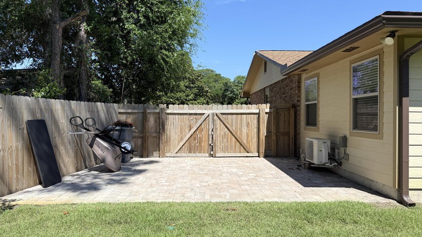 MOVE-IN-READY! 3BR/1.5BA Brick/Hardie Board home conveniently - photo 35