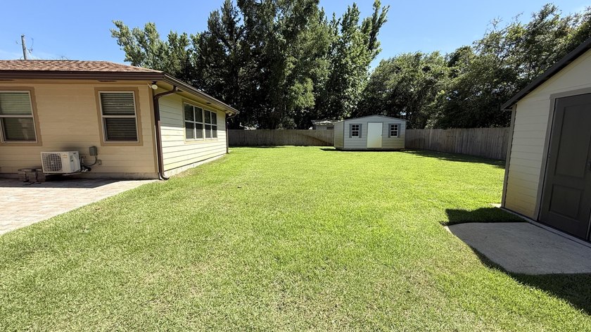 MOVE-IN-READY! 3BR/1.5BA Brick/Hardie Board home conveniently - photo 36