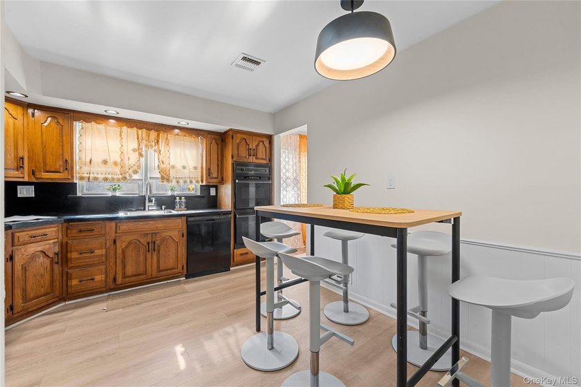 Welcome to Historic Addisleigh Park. This beautifully renovated - photo 14