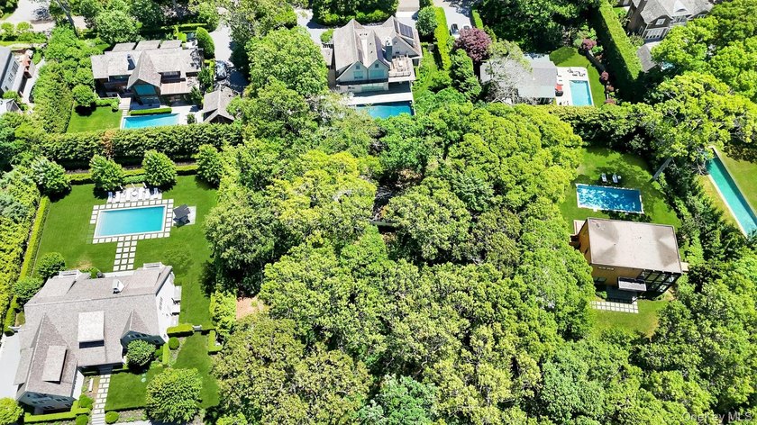 Welcome to your private Hamptons retreat. This beautifully - photo 22
