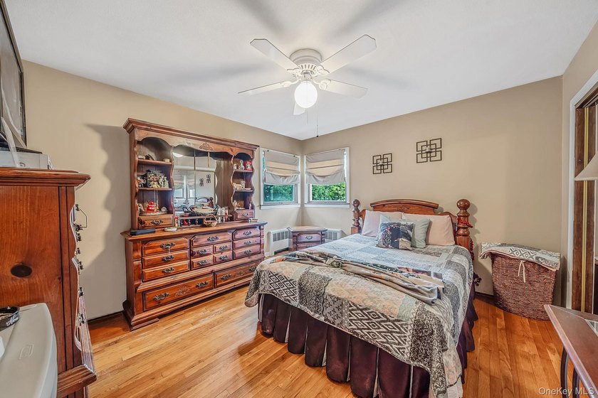 Enjoy the possibilities this charming 3-bedroom, 1-bath ranch - photo 11