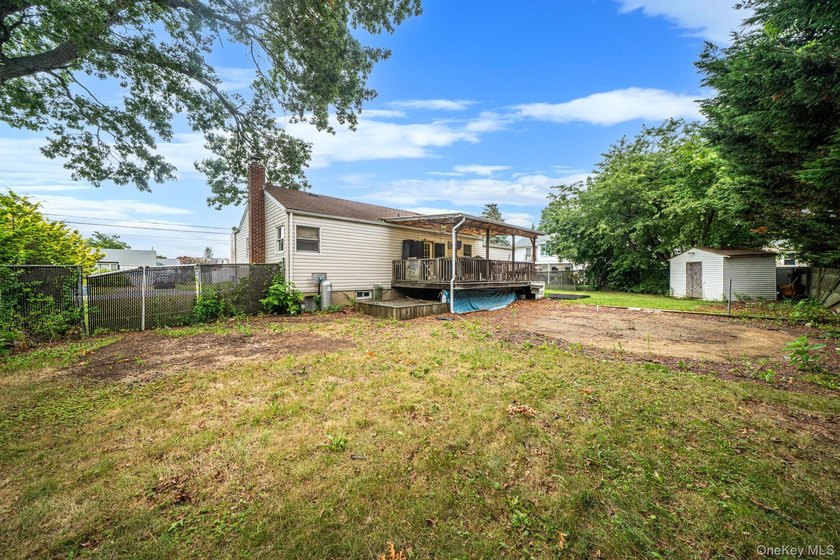Enjoy the possibilities this charming 3-bedroom, 1-bath ranch - photo 18