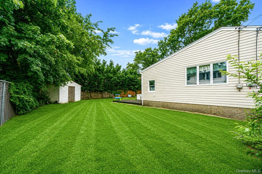 Enjoy the possibilities this charming 3-bedroom, 1-bath ranch - photo 21