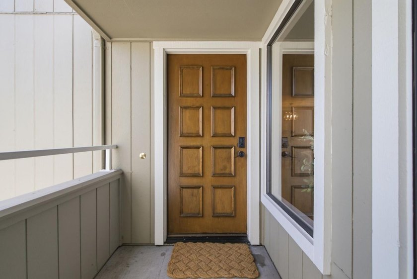 A bright top-floor retreat in the heart of Hamilton Place, this - photo 24
