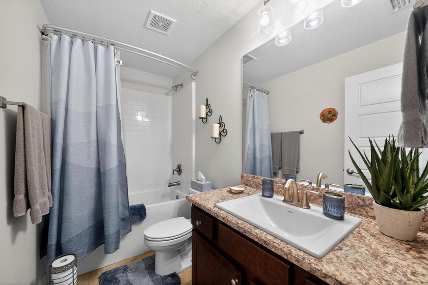 Welcome to 1858 SW Mackenzie Street, just minutes away from I-95 - photo 9