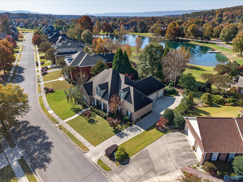 Custom one-owner home in Hampton Cove's sought-after - photo 11