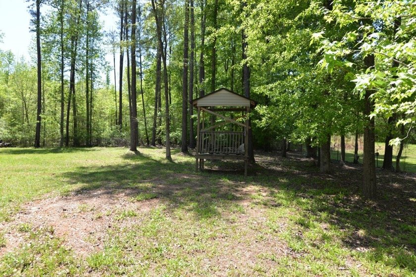 Conveniently located near Lake Sinclair and just minutes from - photo 12