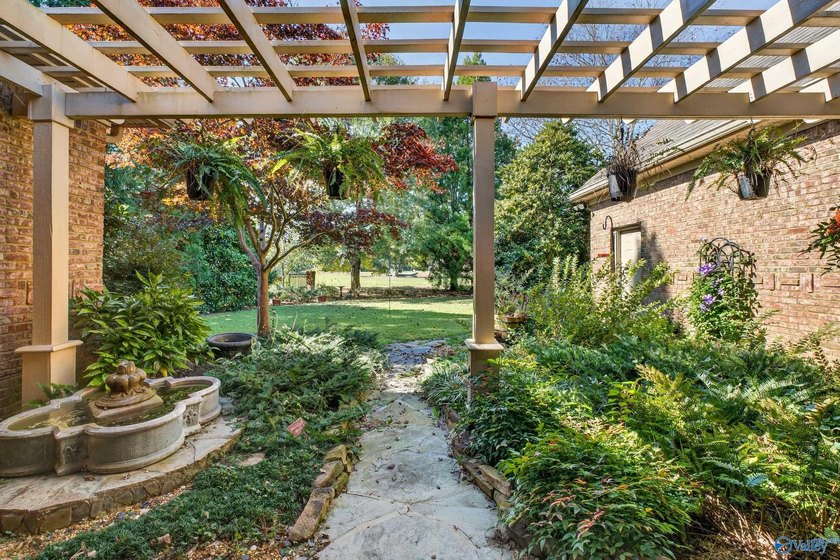 Custom one-owner home in Hampton Cove's sought-after - photo 15