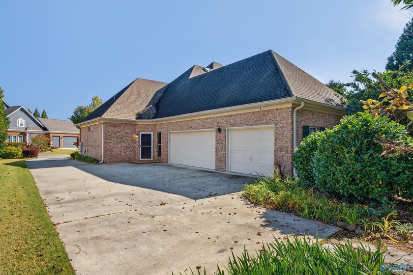 Custom one-owner home in Hampton Cove's sought-after - photo 19