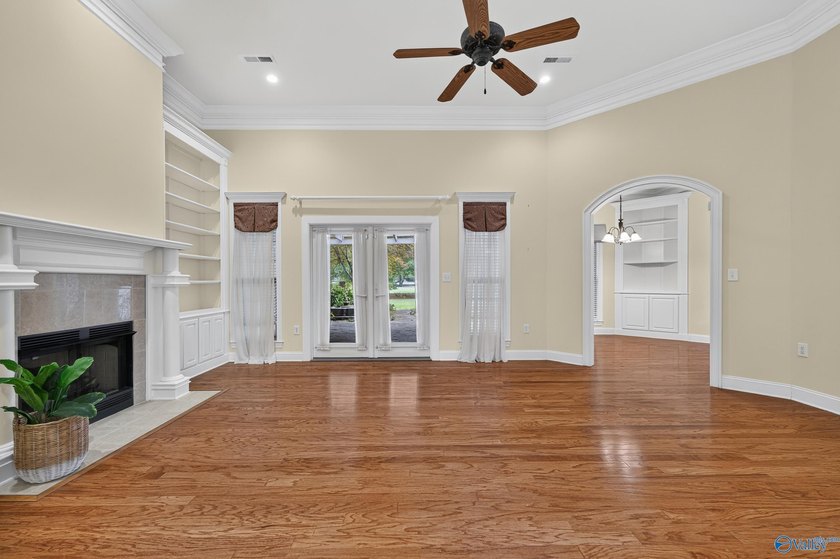 Custom one-owner home in Hampton Cove's sought-after - photo 23