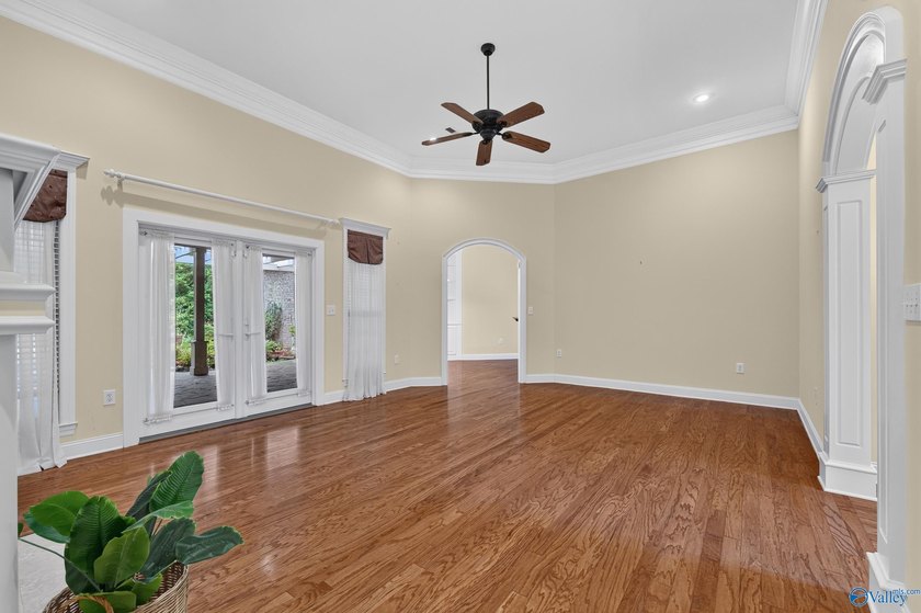 Custom one-owner home in Hampton Cove's sought-after - photo 25