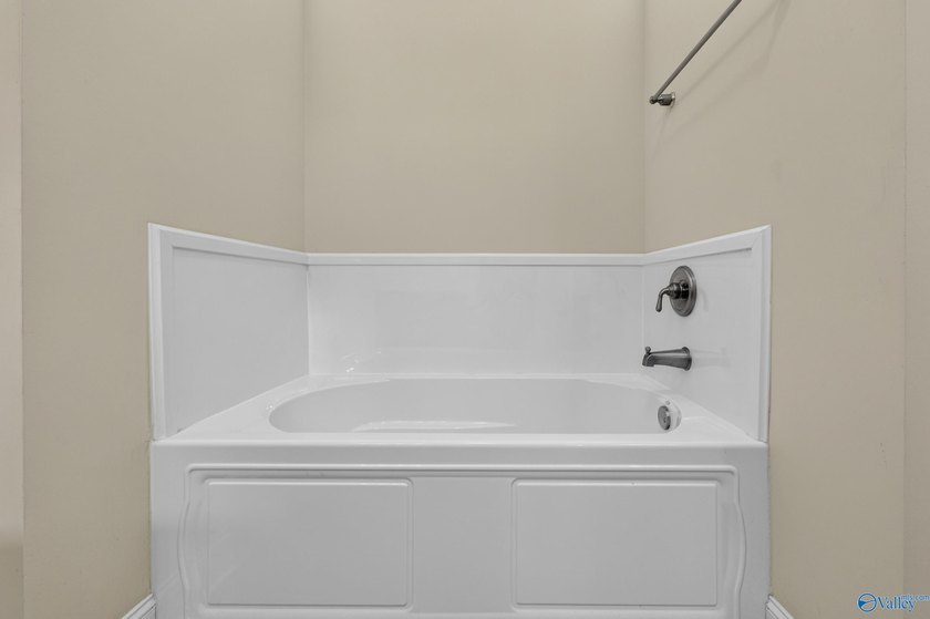 Custom one-owner home in Hampton Cove's sought-after - photo 26