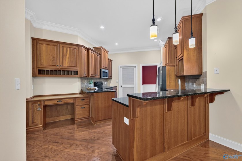 Custom one-owner home in Hampton Cove's sought-after - photo 29