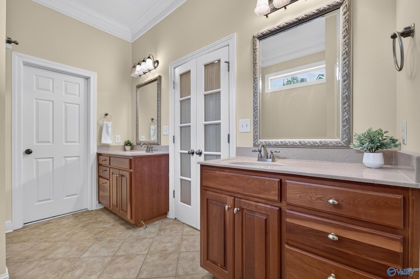 Custom one-owner home in Hampton Cove's sought-after - photo 30