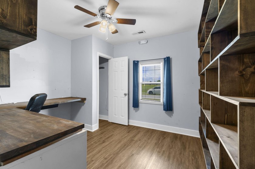 Lovely corner lot home! The homeowner purchased the adjacent lot - photo 31