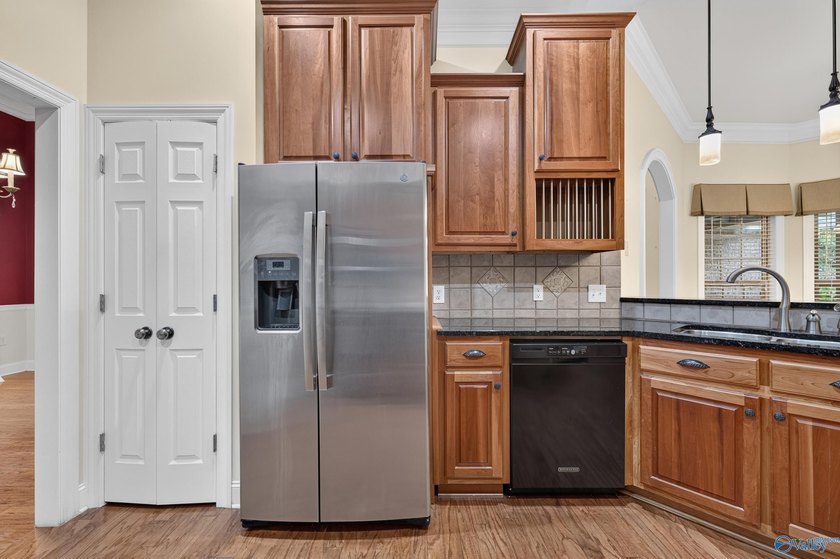 Custom one-owner home in Hampton Cove's sought-after - photo 32