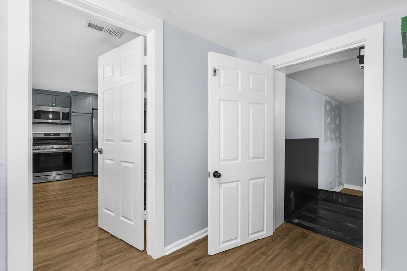Lovely corner lot home! The homeowner purchased the adjacent lot - photo 34