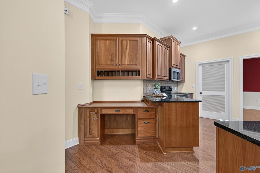 Custom one-owner home in Hampton Cove's sought-after - photo 34