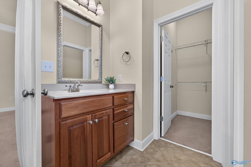 Custom one-owner home in Hampton Cove's sought-after - photo 35