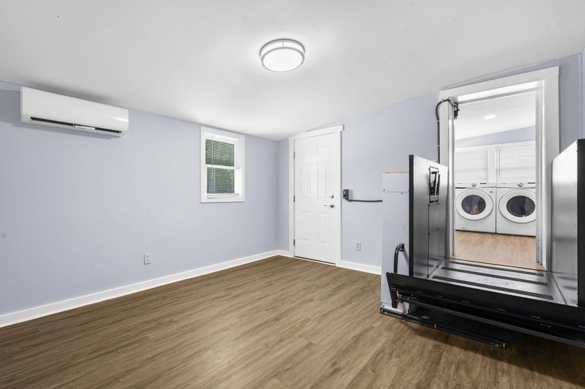 Lovely corner lot home! The homeowner purchased the adjacent lot - photo 36