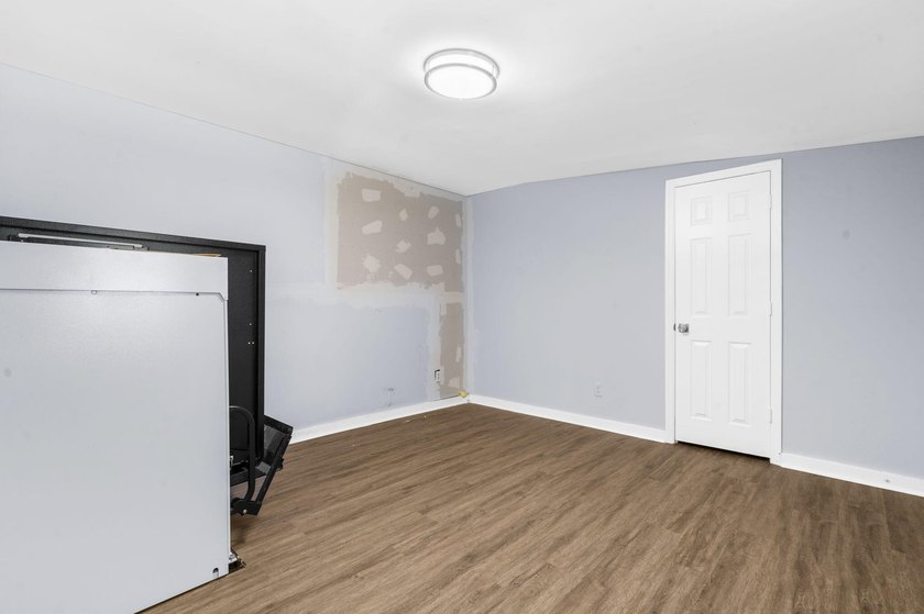 Lovely corner lot home! The homeowner purchased the adjacent lot - photo 38