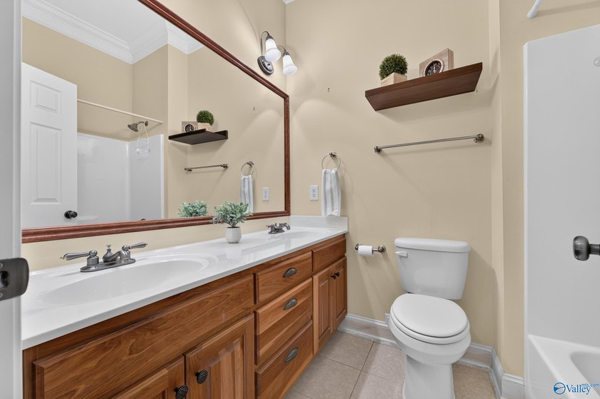 Custom one-owner home in Hampton Cove's sought-after - photo 42