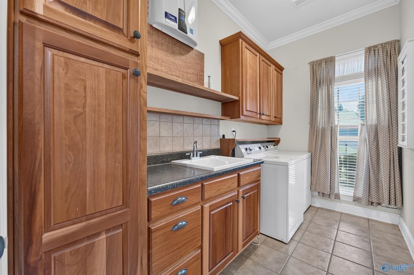 Custom one-owner home in Hampton Cove's sought-after - photo 48
