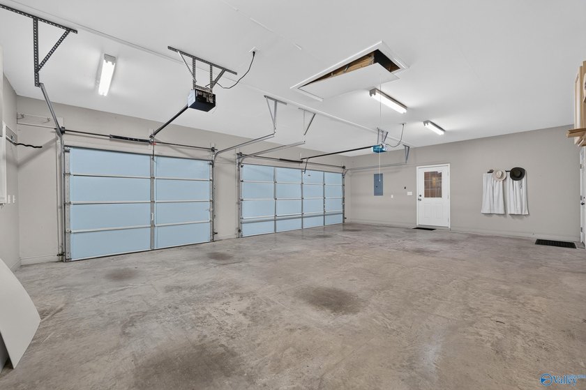 Custom one-owner home in Hampton Cove's sought-after - photo 49