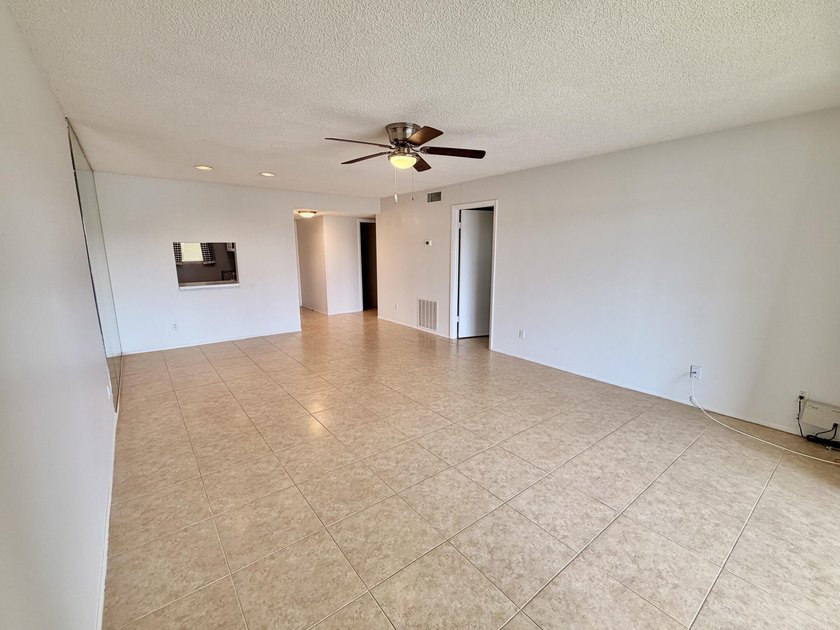 Motivated Seller!! Move-in ready 2BR/2BA 2nd-floor corner condo - photo 2
