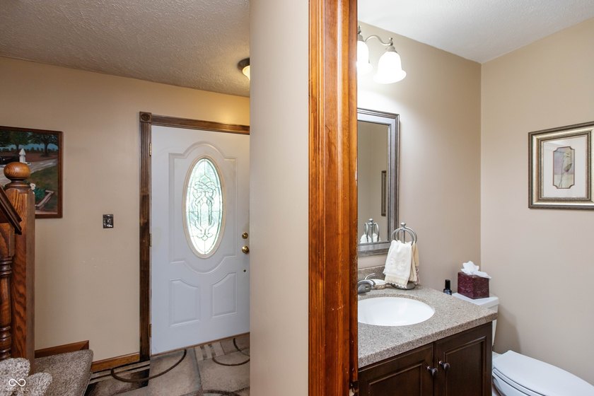 PRIVATE 5.25 ACRE TREE-LINED property with a CUSTOM QUALITY - photo 11