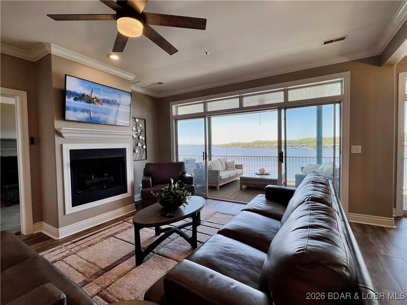 Spectacular views, incredible location, move-in ready, updated - photo 18