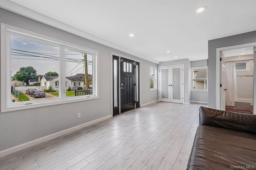 Welcome to this beautifully appointed Colonial, where timeless - photo 18