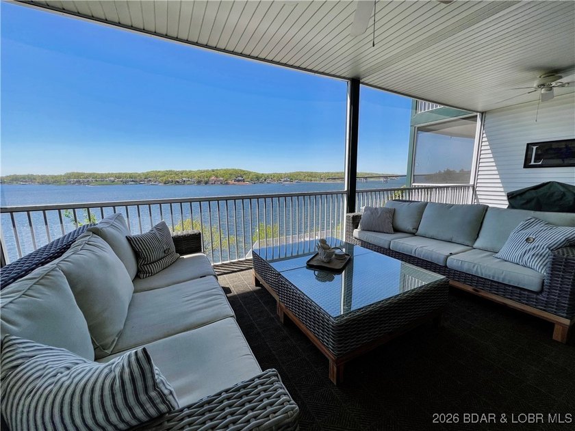 Spectacular views, incredible location, move-in ready, updated - photo 21