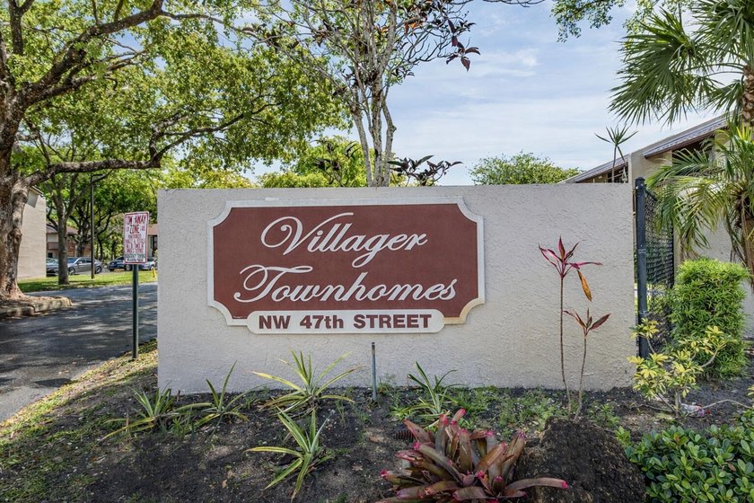 Charming 2 bed | 2.5 bath, 2-story townhouse offering a - photo 21