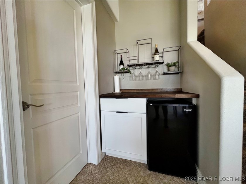 Spectacular views, incredible location, move-in ready, updated - photo 27