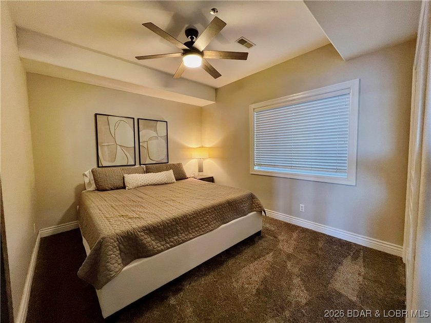Spectacular views, incredible location, move-in ready, updated - photo 33
