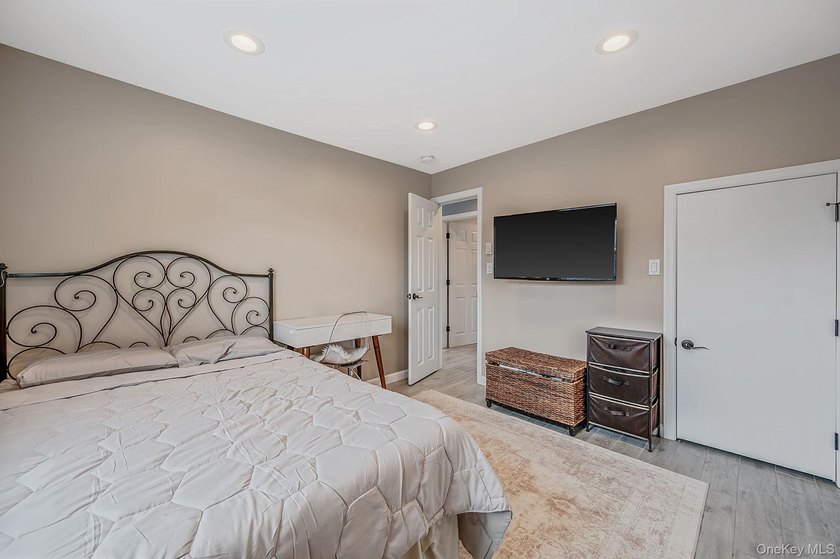 Welcome to this beautifully appointed Colonial, where timeless - photo 36