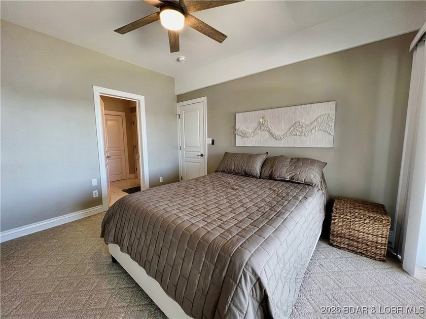 Spectacular views, incredible location, move-in ready, updated - photo 41