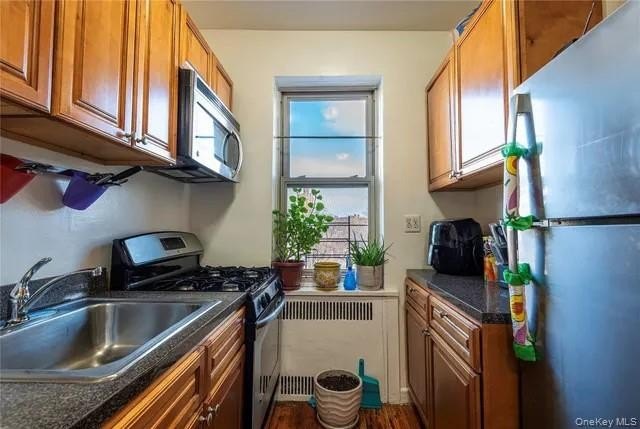 Welcome to 2190 Boston Rd, Apt 5K in the Pelham Parkway section - photo 11
