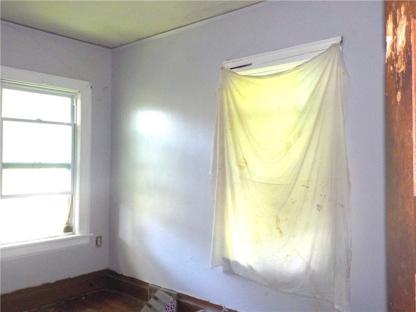 Welcome to this turn-key investment opportunity in the City of - photo 15
