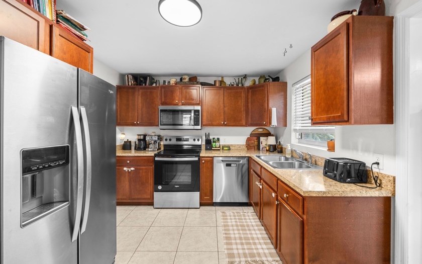 This beautifully maintained and updated home was completely - photo 5