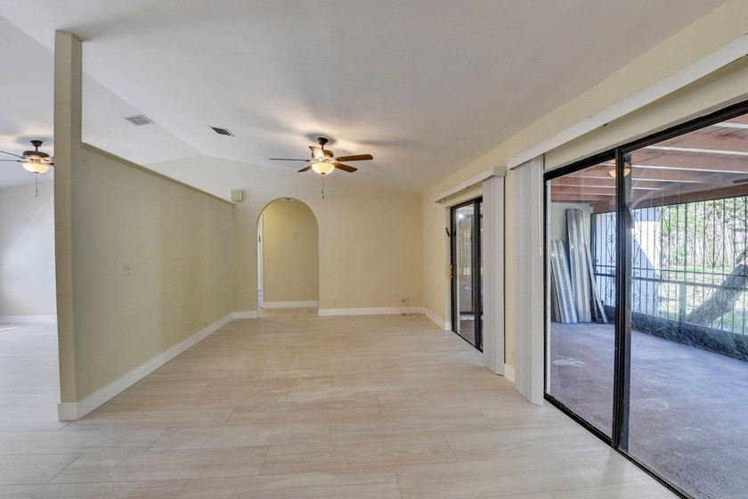 Discover this beautifully renovated 4-bedroom, 2-bathroom - photo 14