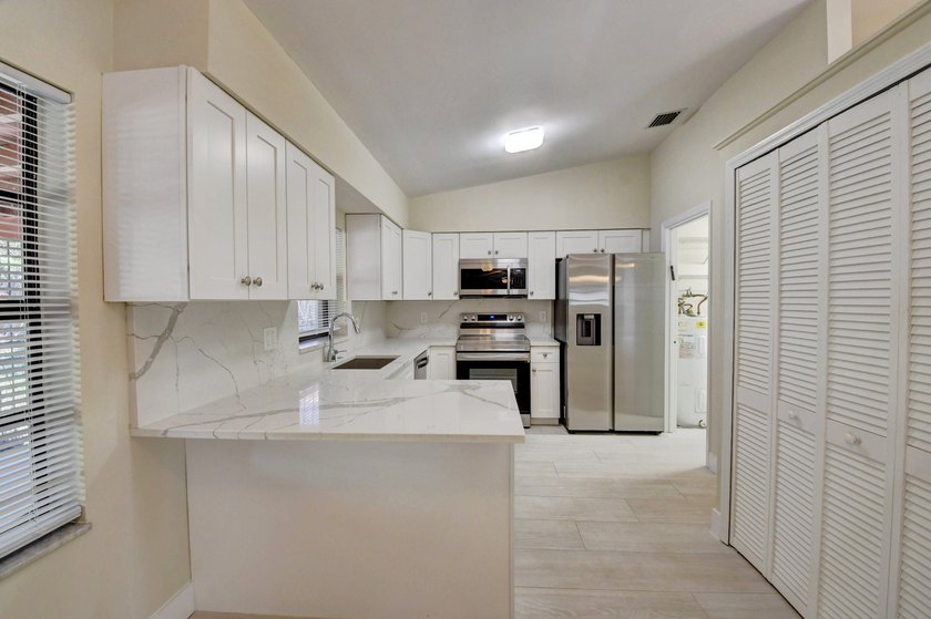 Discover this beautifully renovated 4-bedroom, 2-bathroom - photo 18