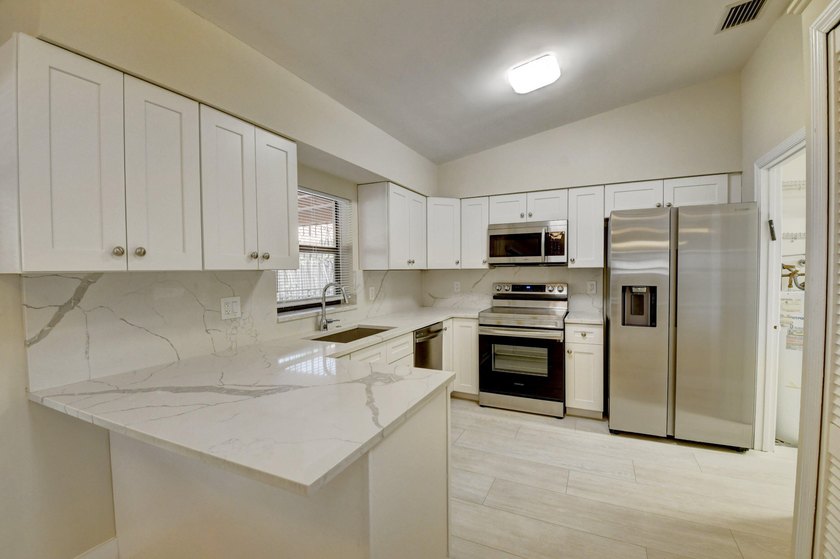 Discover this beautifully renovated 4-bedroom, 2-bathroom - photo 19